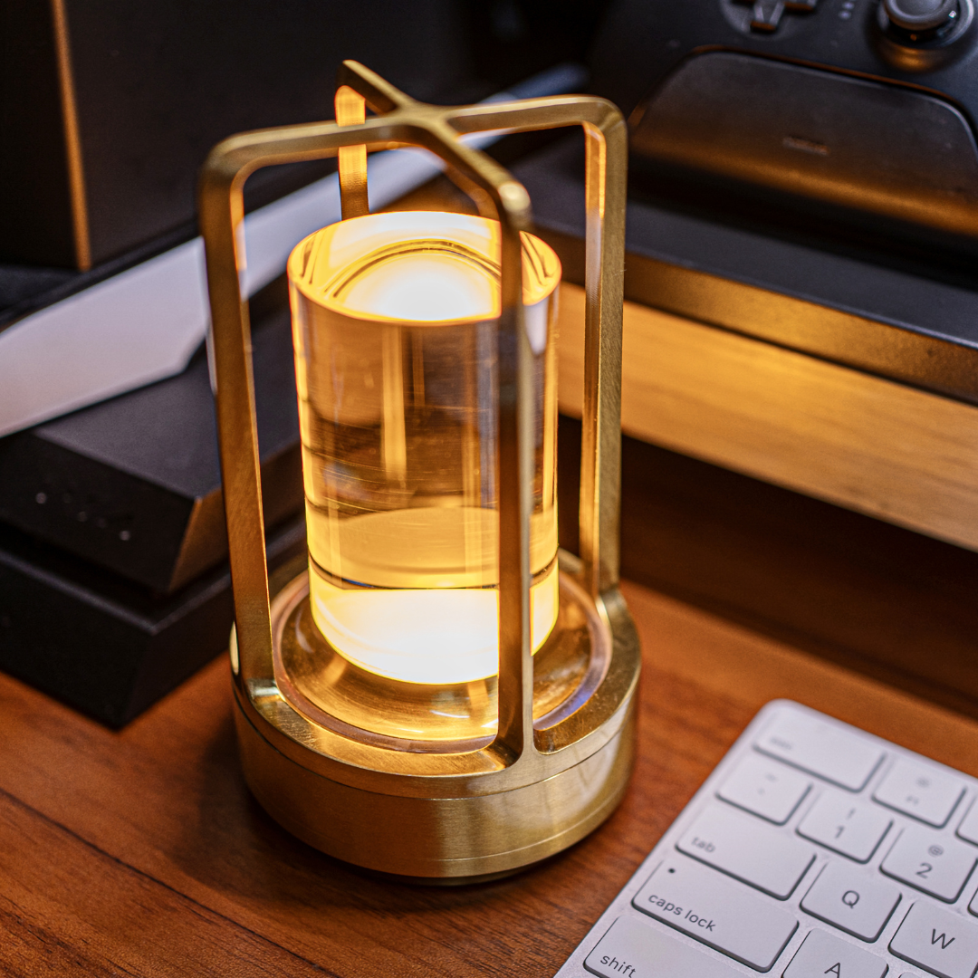 Elegant Crystal Table Lamp for a Modern Glow - CrystalTable