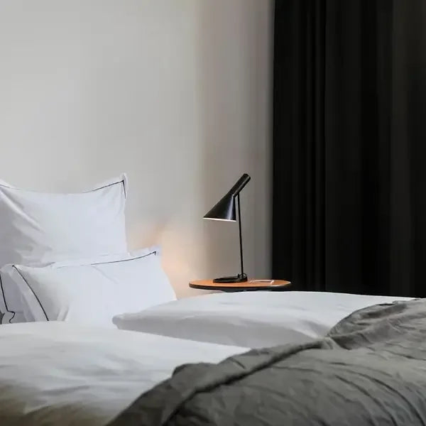 Sleek Modern Table Lamp for Chic Ambiance - ChicTable