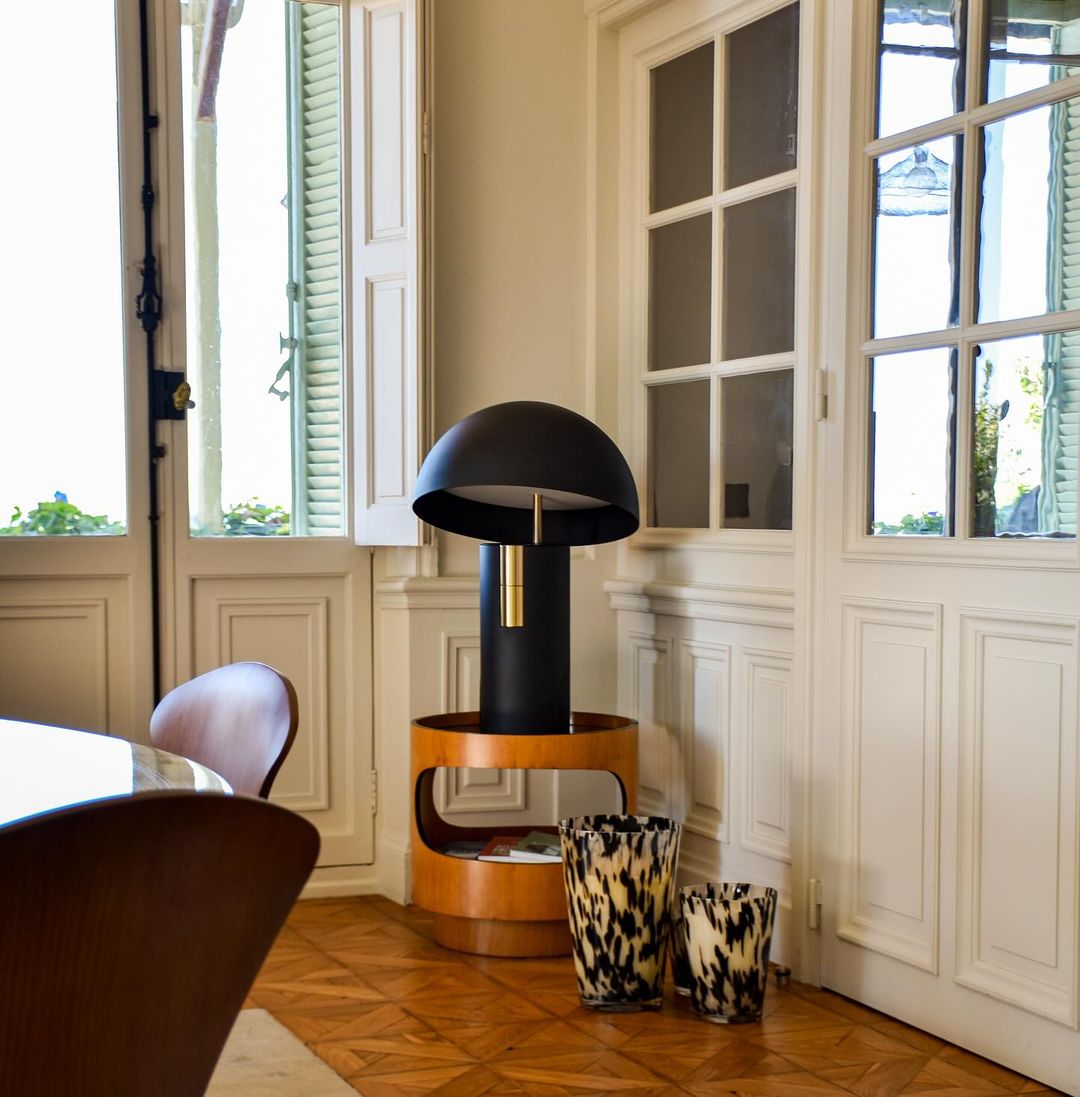 Chic Modern Table Lamp for a Cozy Glow - GlowTable
