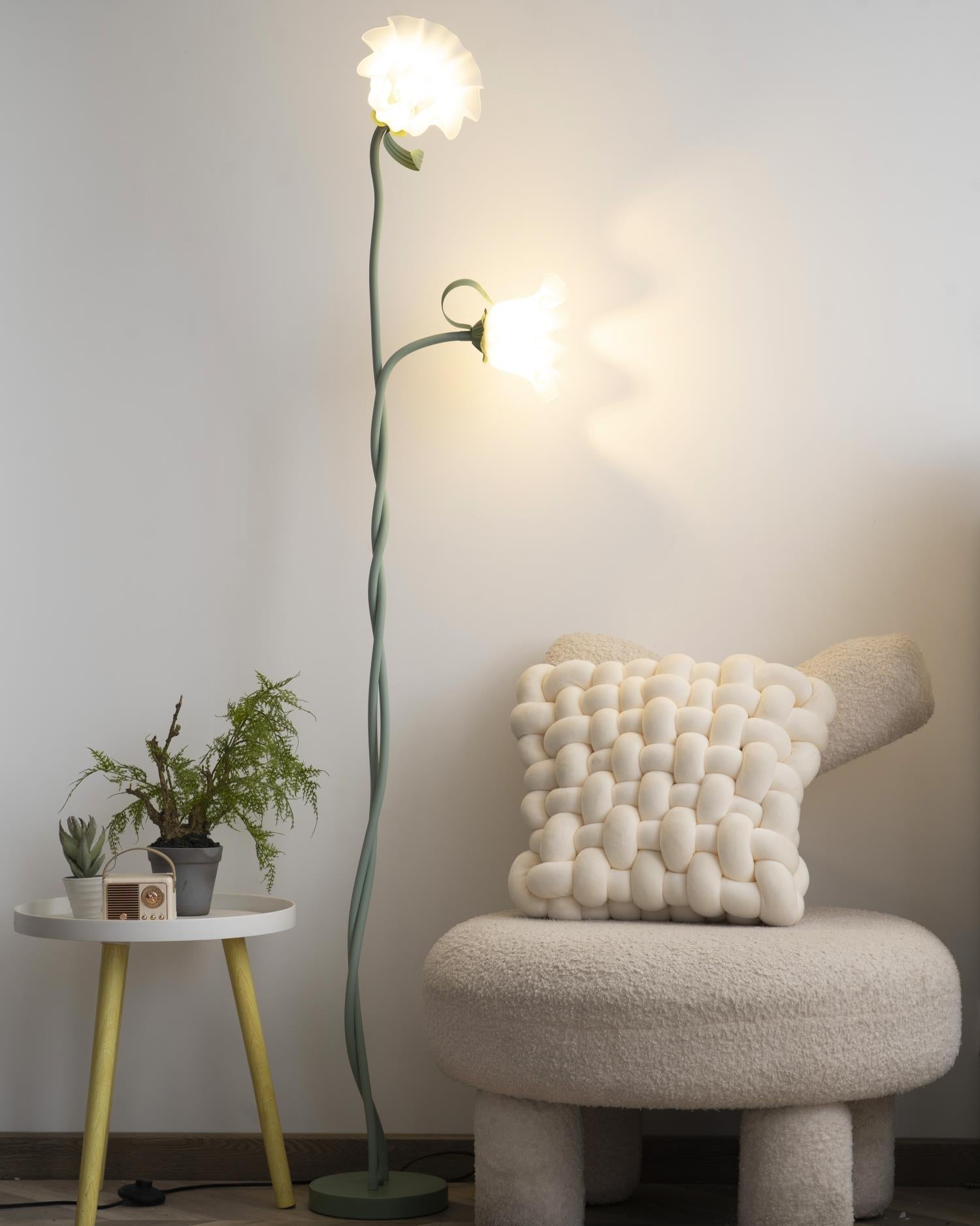 Elegant Floral LED Table Lamp - FloralTable