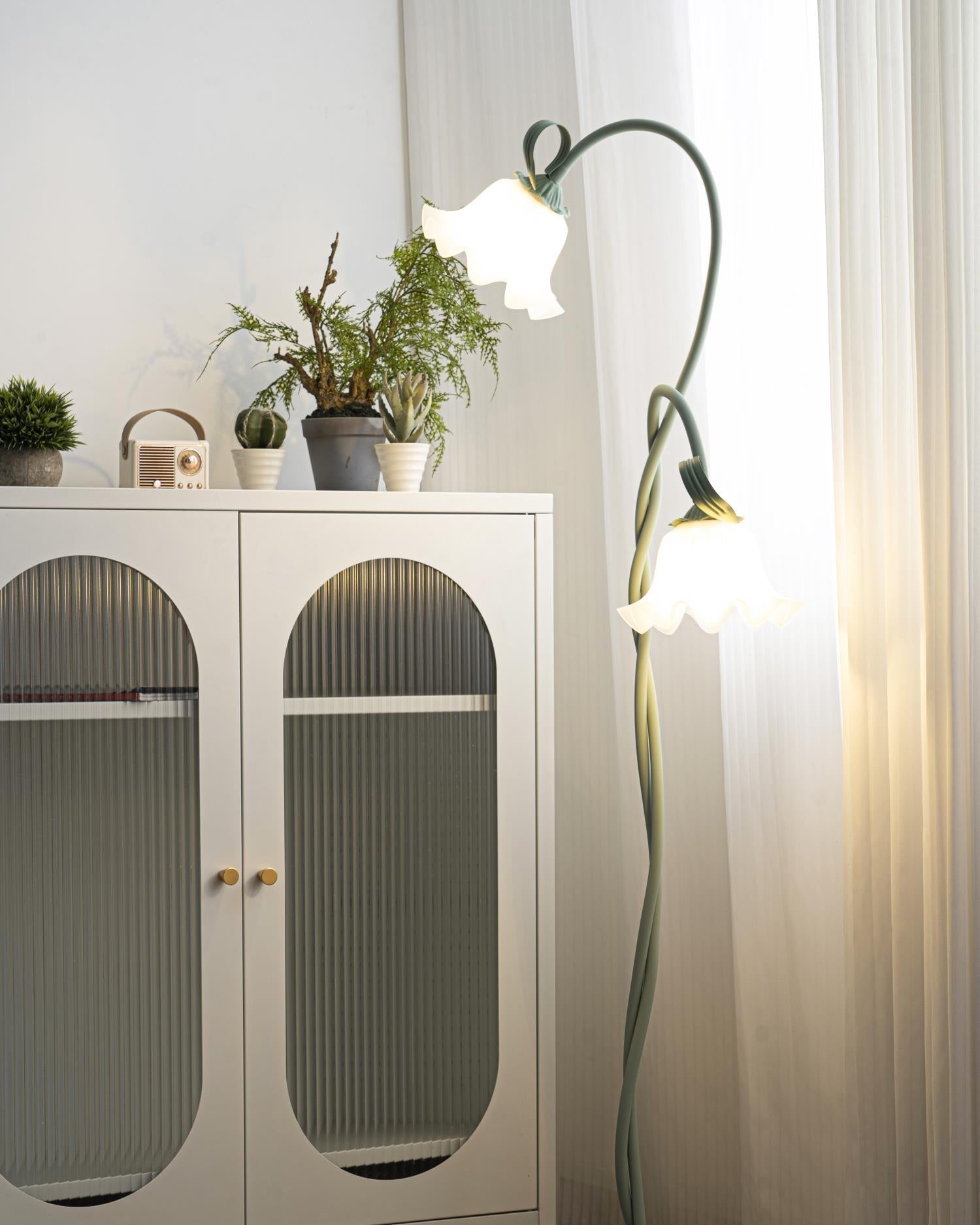 Elegant Floral LED Table Lamp - FloralTable