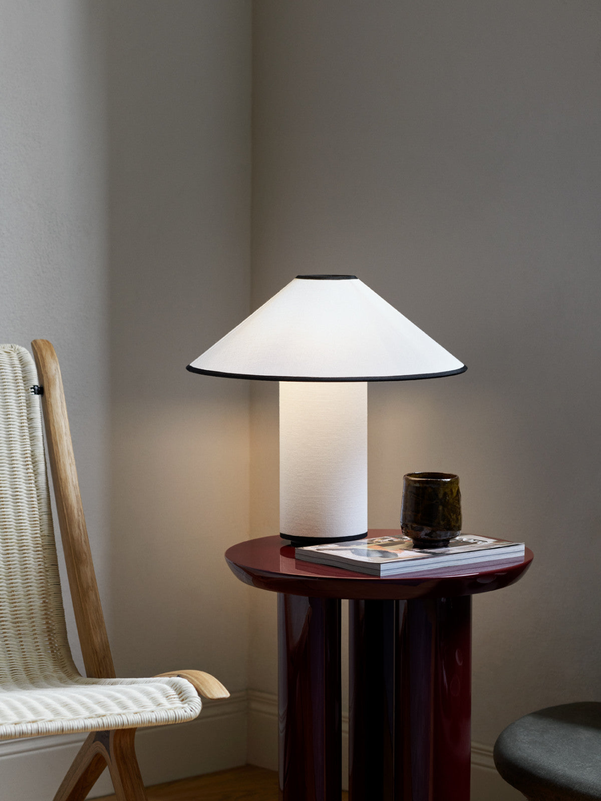 Chic Modern Table Lamp for a Cozy & Stylish Home - StyleTable