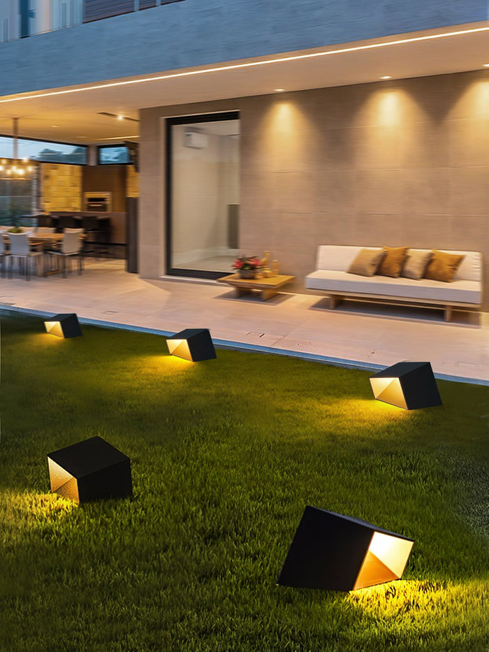 Compact Solar Garden Lamp - SolarLume