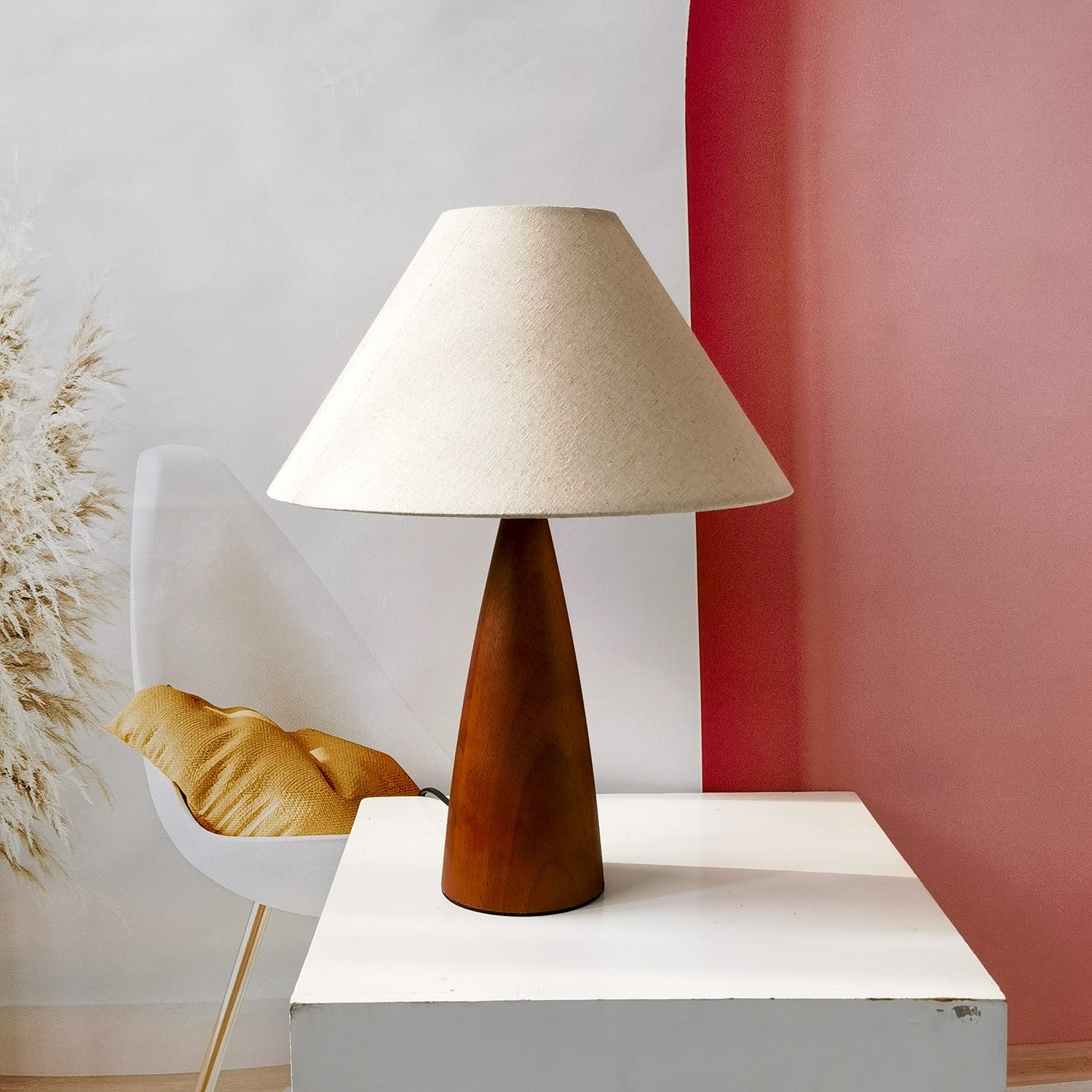 Elegant Wooden Table Lamp for a Classic Touch - WoodTable