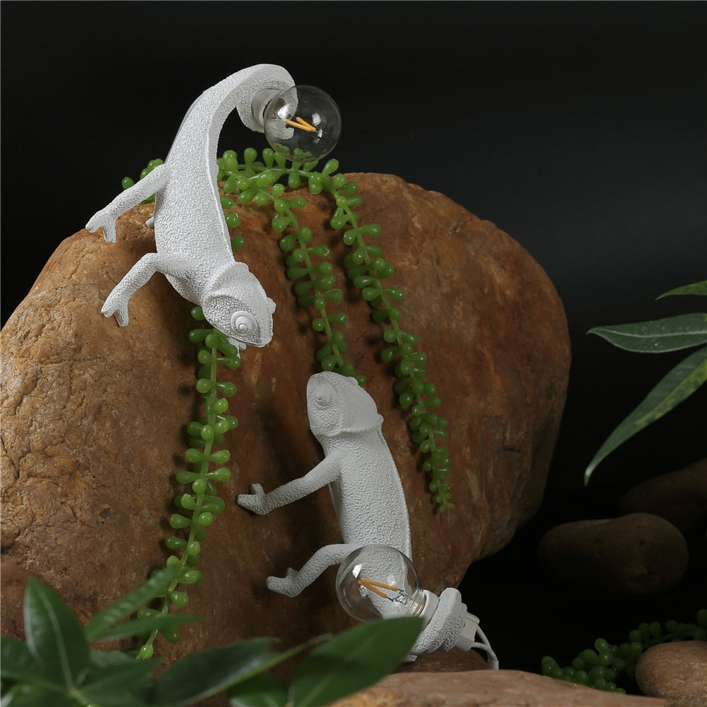 Stylish Lizard-Shaped Table Lamp for a Cozy, Artistic Glow - LizardTable
