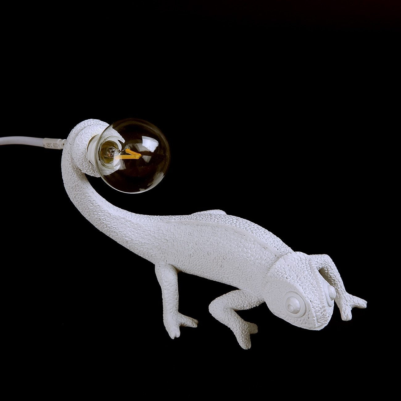 Stylish Lizard-Shaped Table Lamp for a Cozy, Artistic Glow - LizardTable