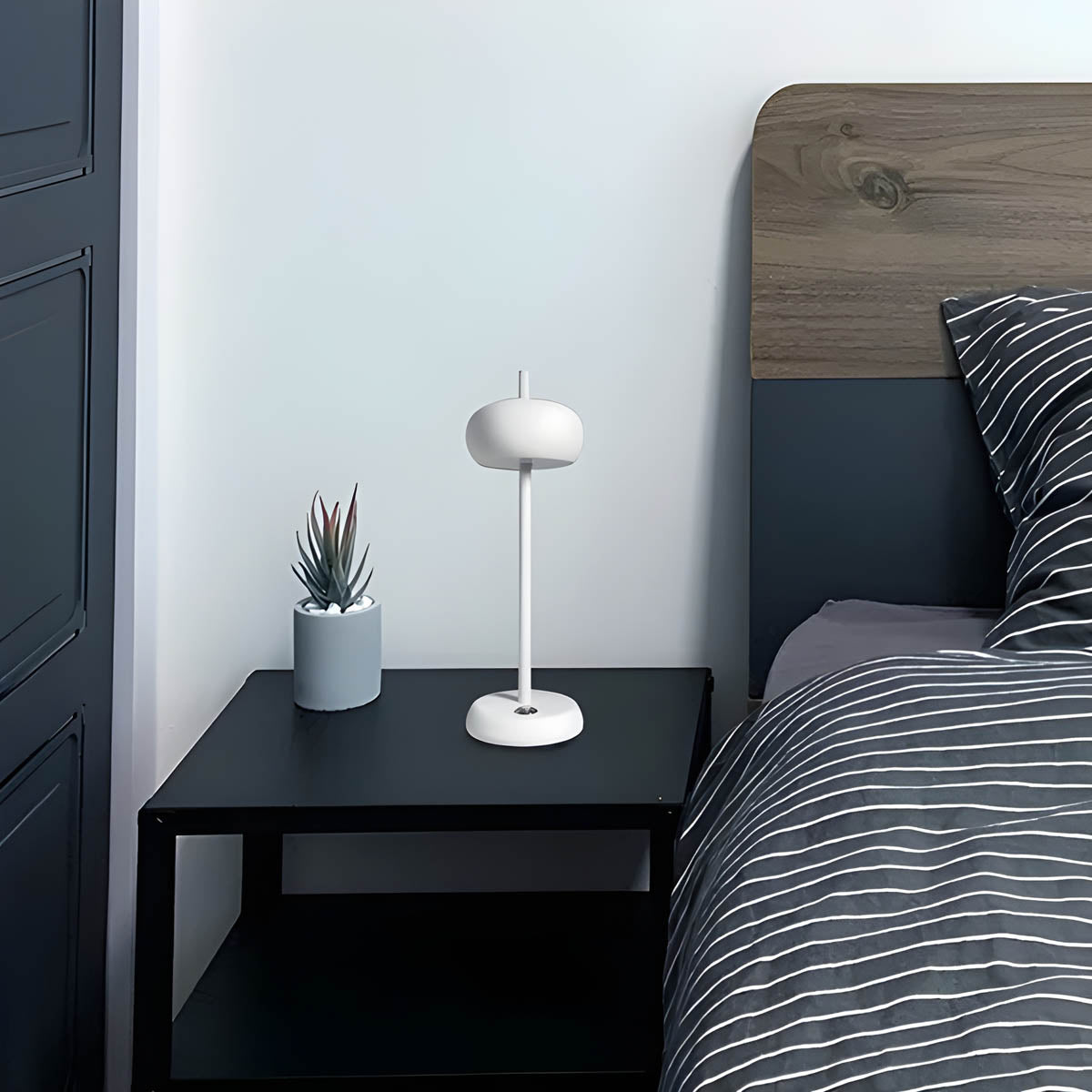 Sleek Modern Table Lamp for a Warm and Inviting Glow - WarmTable