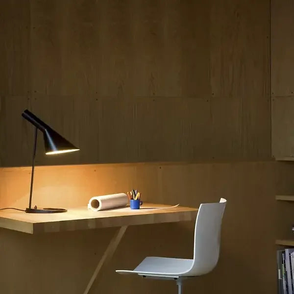 Sleek Modern Table Lamp for Chic Ambiance - ChicTable