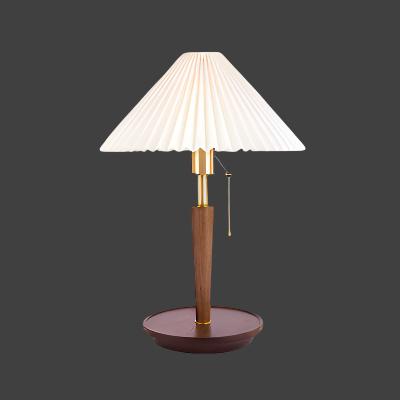Retro Wooden Table Lamp with Vintage Charm - WoodTable