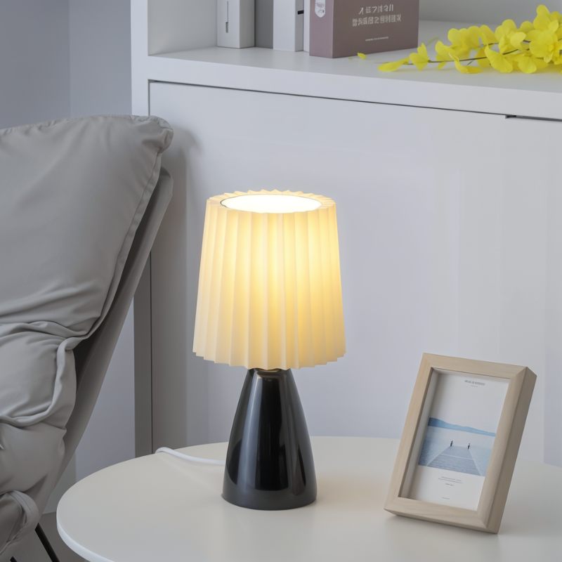 Elegant Table Lamp for a Cozy, Modern Glow - GlowTable