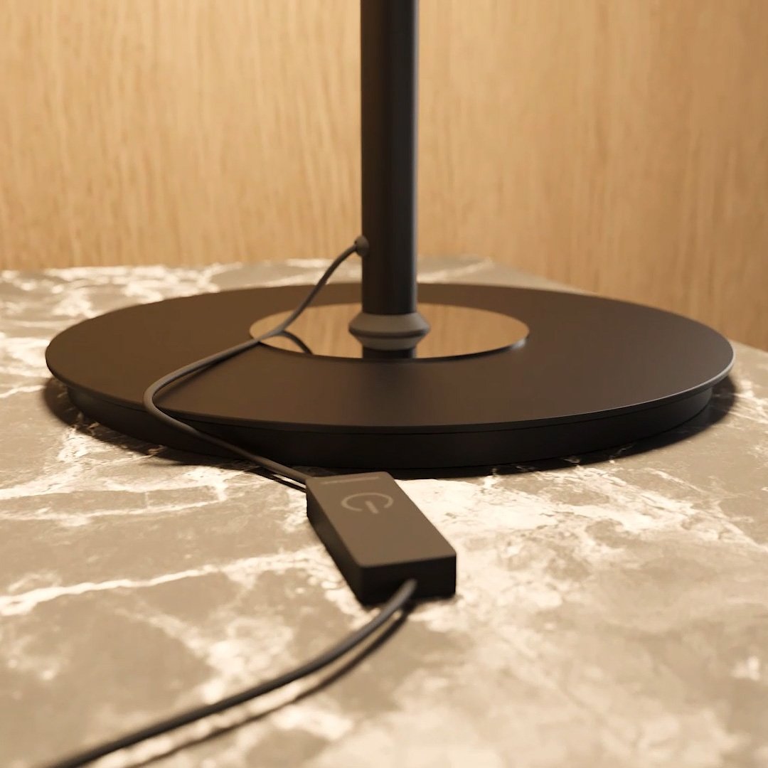 Sleek Glass Wall Lamp for a Modern Glow - GlassWall