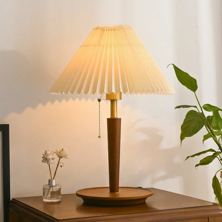 Retro Wooden Table Lamp with Vintage Charm - WoodTable