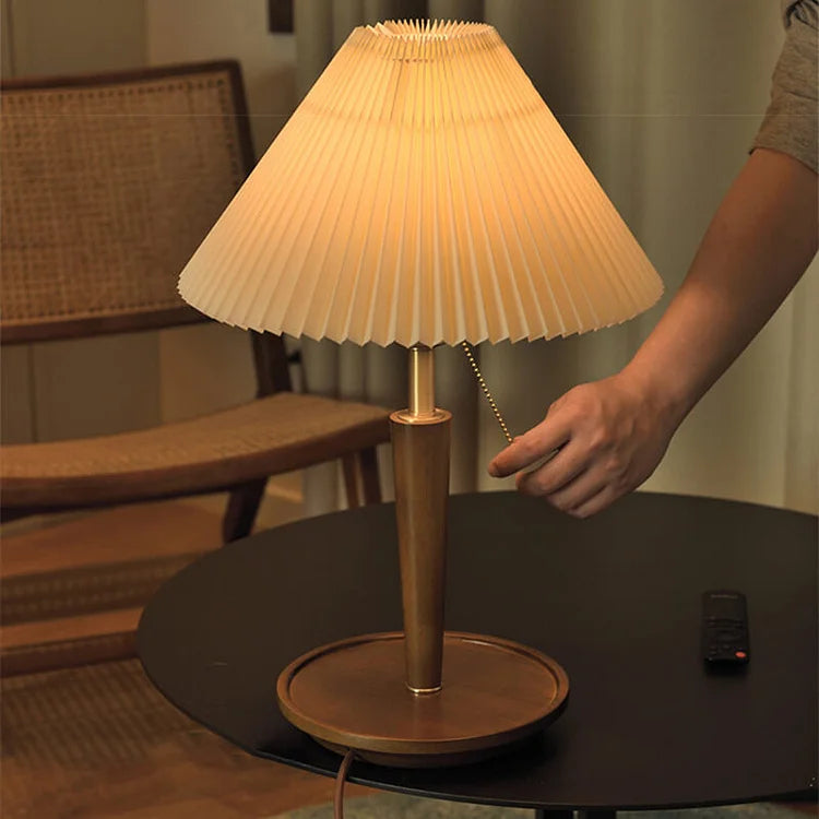 Retro Wooden Table Lamp with Vintage Charm - WoodTable