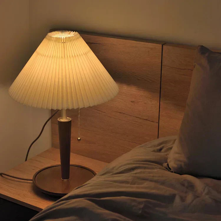 Retro Wooden Table Lamp with Vintage Charm - WoodTable