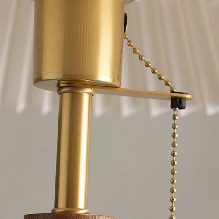 Retro Wooden Table Lamp with Vintage Charm - WoodTable