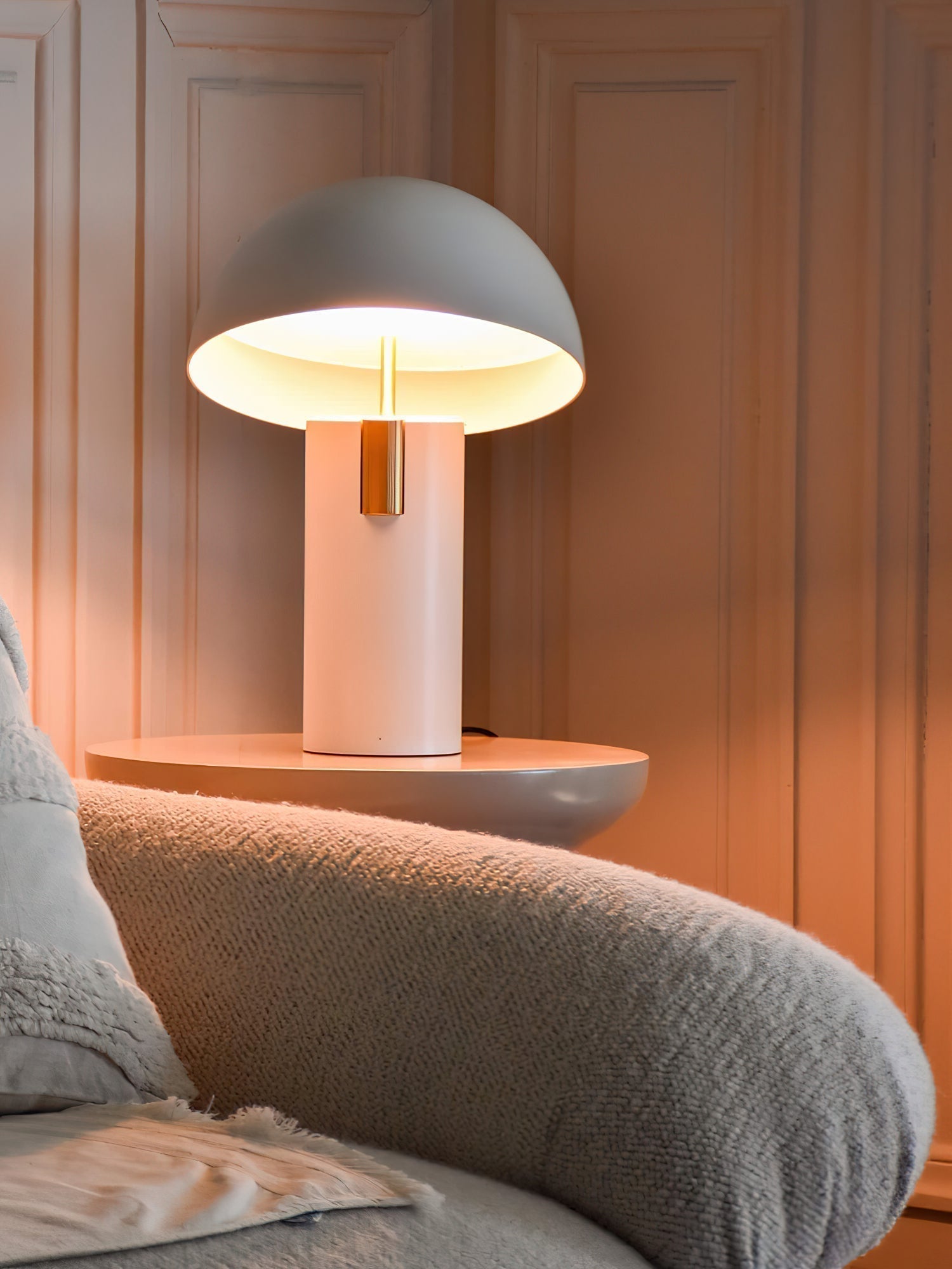 Chic Modern Table Lamp for a Cozy Glow - GlowTable