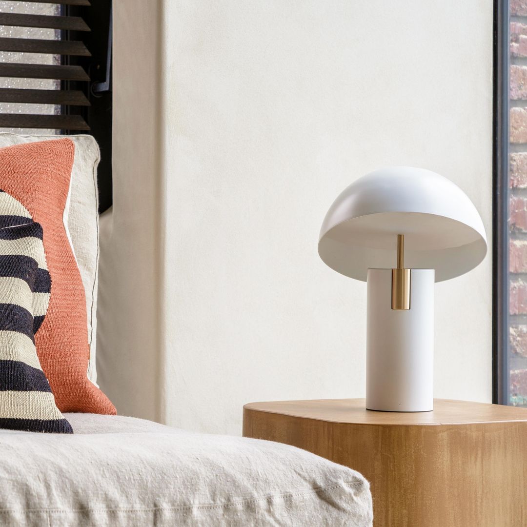 Chic Modern Table Lamp for a Cozy Glow - GlowTable
