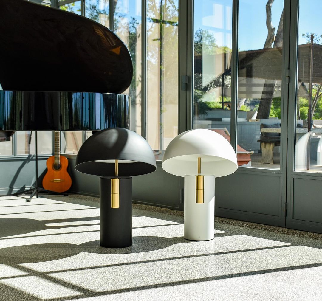 Chic Modern Table Lamp for a Cozy Glow - GlowTable