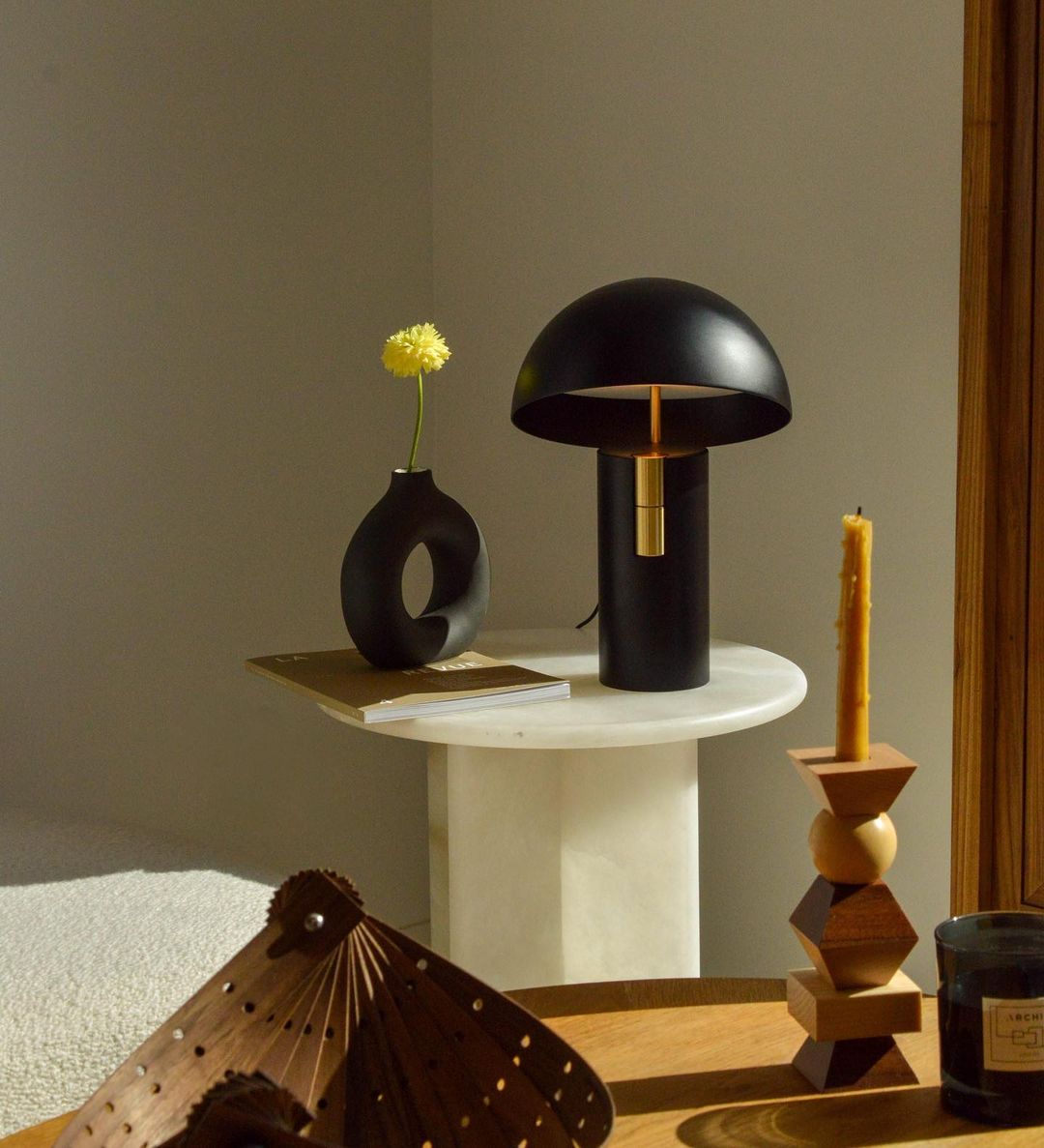 Chic Modern Table Lamp for a Cozy Glow - GlowTable