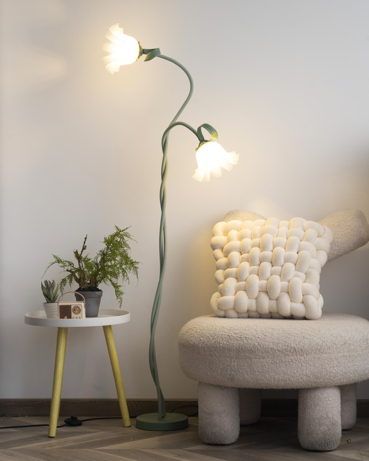 Elegant Floral LED Table Lamp - FloralTable