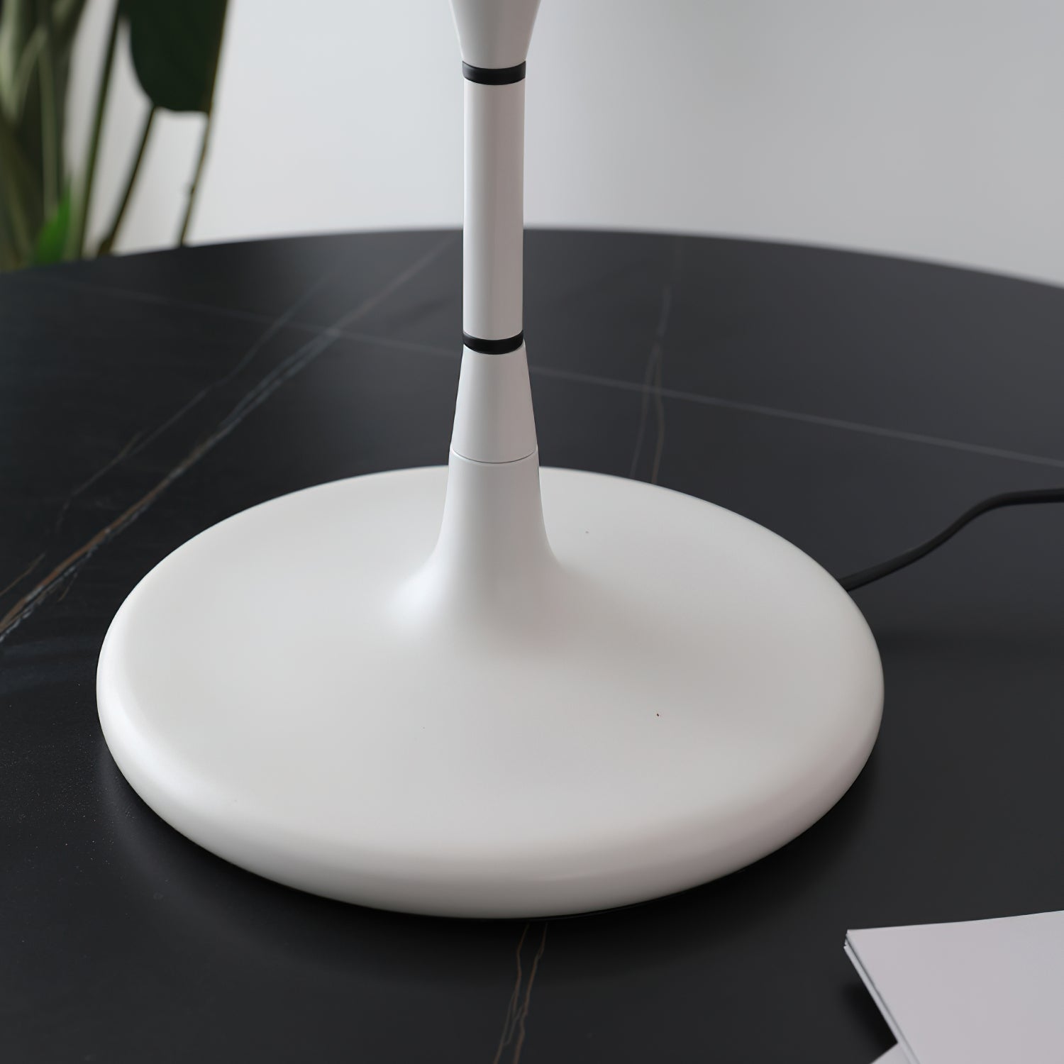 Stylish Table Lamp for a Modern, Inviting Ambiance - WarmTable