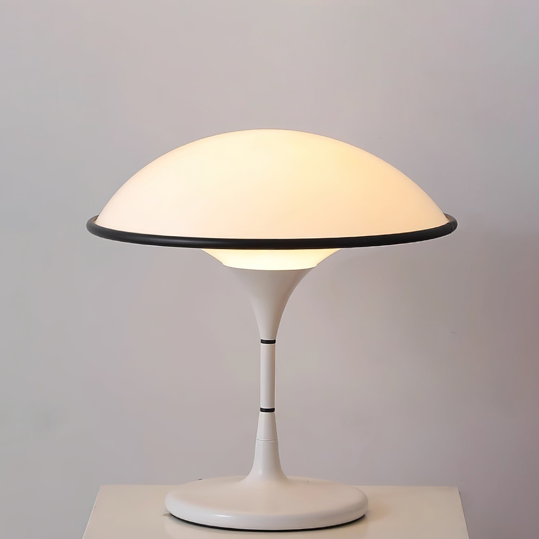 Stylish Table Lamp for a Modern, Inviting Ambiance - WarmTable