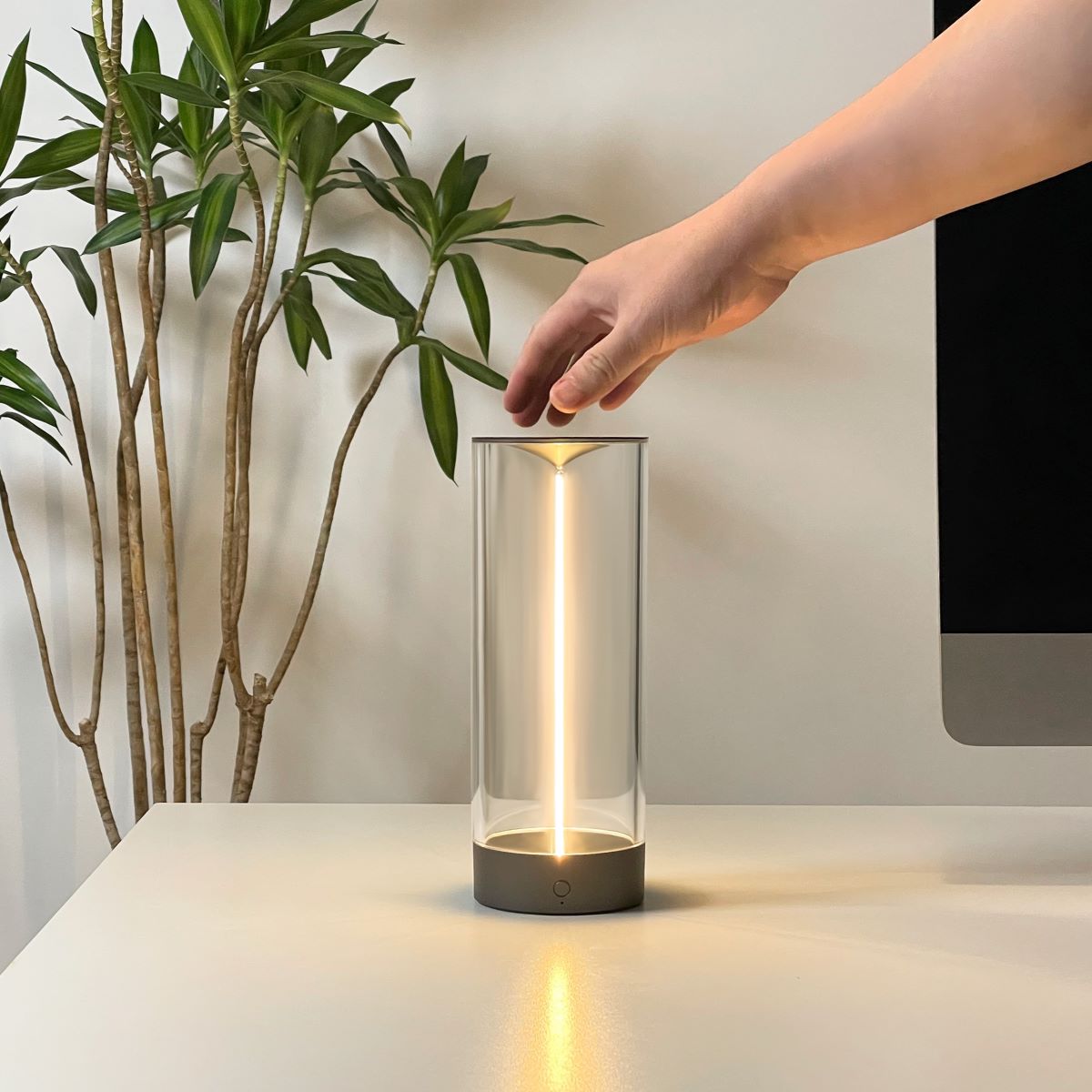 Sleek & Modern Table Lamp for a Sophisticated Glow - ModernTable