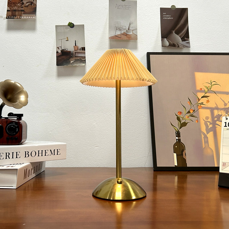 Minimalist Wireless Table Lamp for a Warm & Modern Glow - WireTable