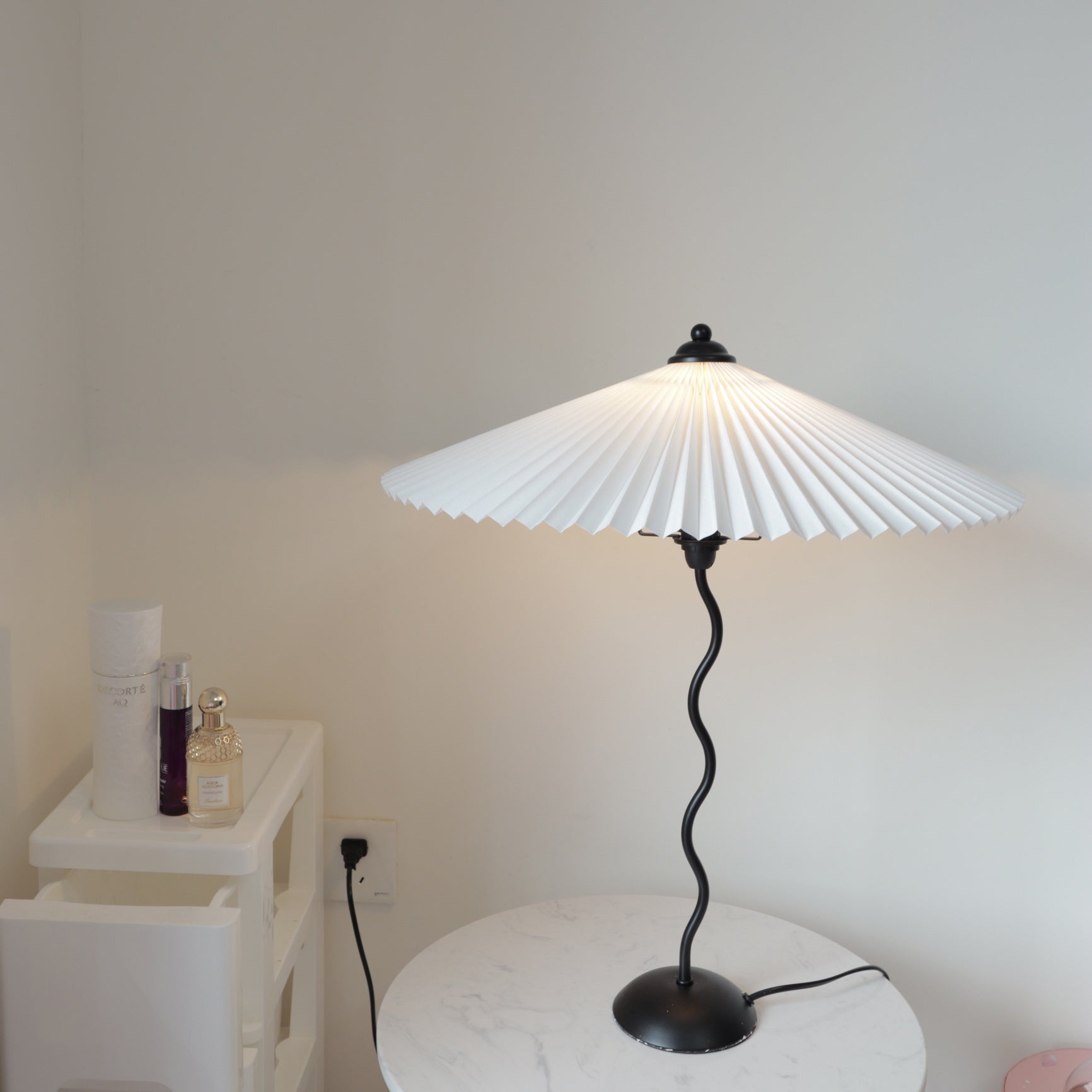 Curved LED Table Lamp for Modern Ambient Glow - CurveTable