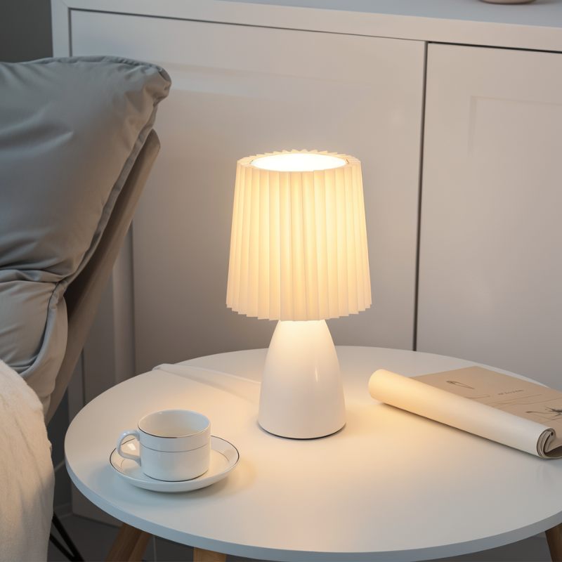 Elegant Table Lamp for a Cozy, Modern Glow - GlowTable
